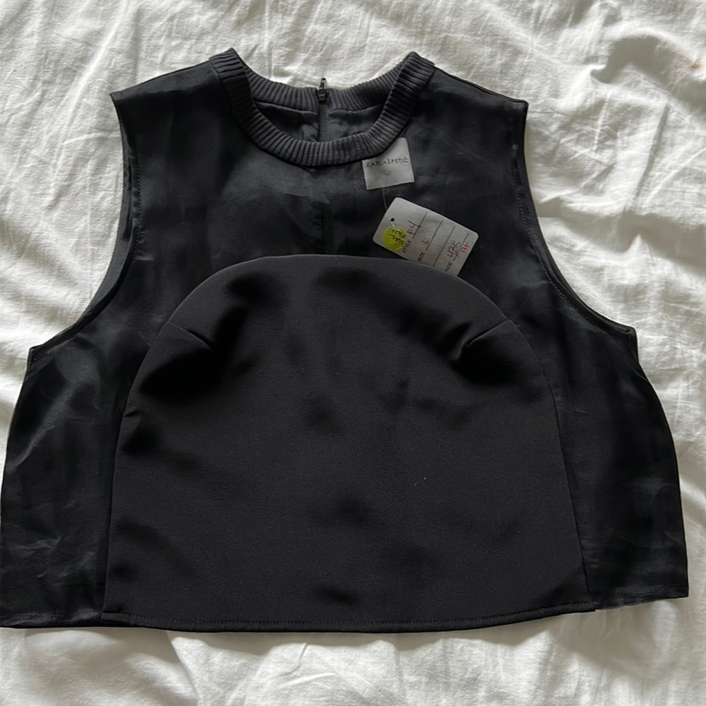 Karlaspetic top